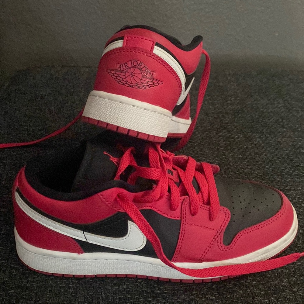 In great condition jordan shoes size 4.5y